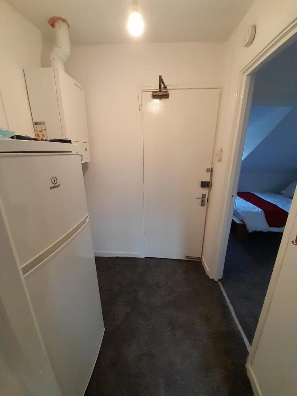 Entire Victoria Park Cardiff Apartment With Free Street Parking Bus 17 And 18 Direct To Cardiff City Centre, Fast Free Wi-Fi エクステリア 写真