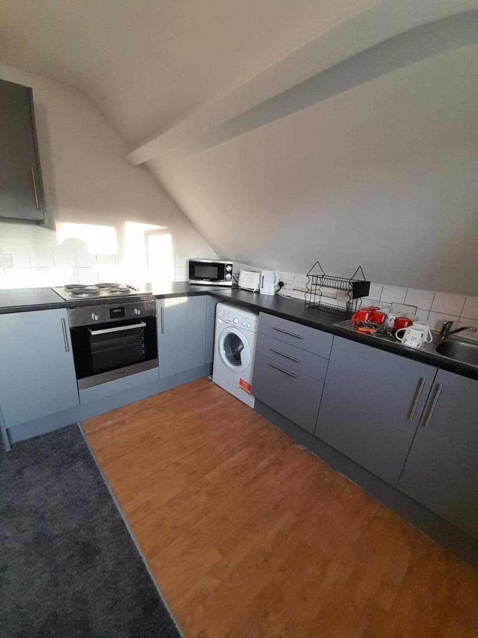 Entire Victoria Park Cardiff Apartment With Free Street Parking Bus 17 And 18 Direct To Cardiff City Centre, Fast Free Wi-Fi エクステリア 写真