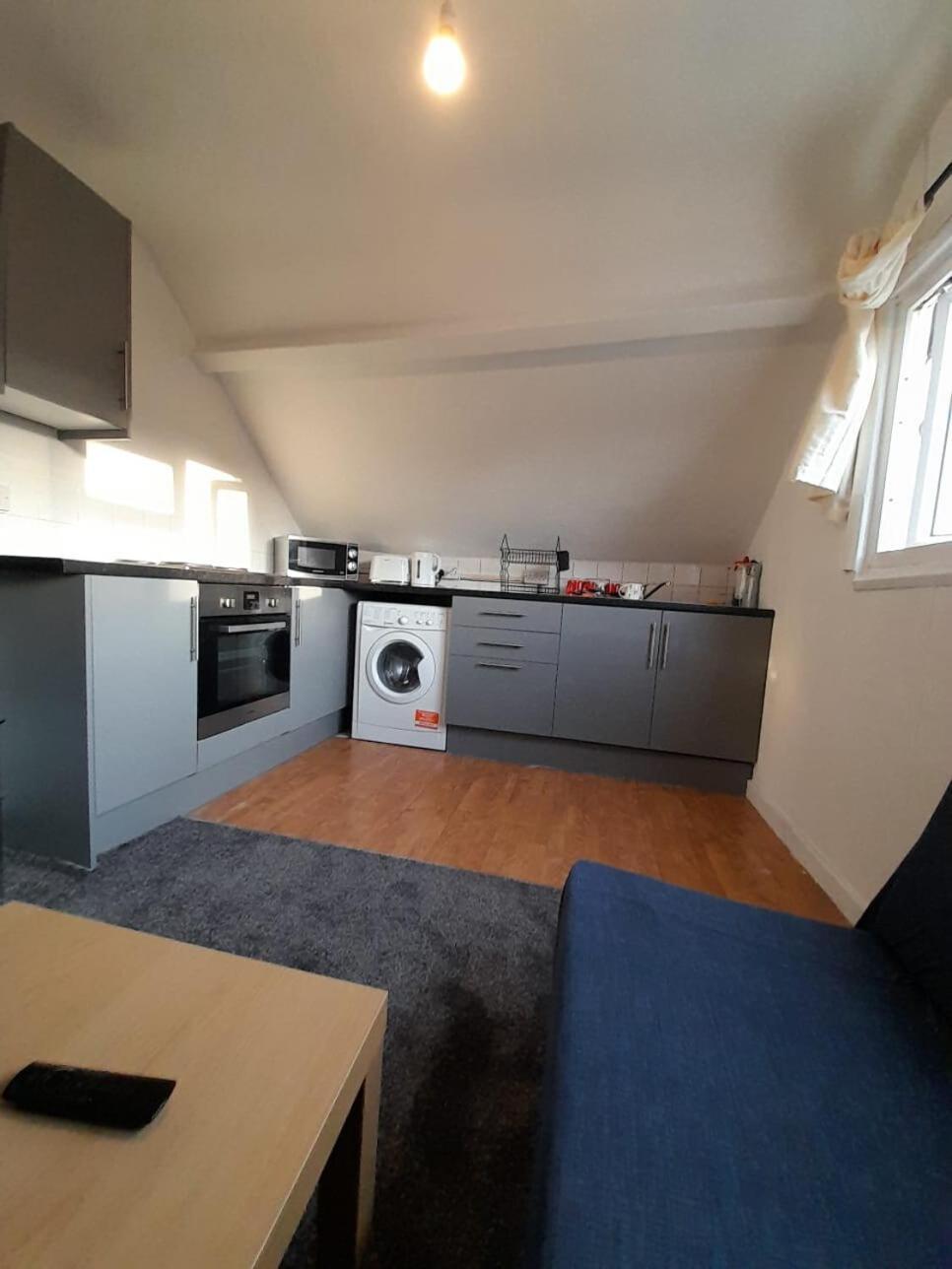 Entire Victoria Park Cardiff Apartment With Free Street Parking Bus 17 And 18 Direct To Cardiff City Centre, Fast Free Wi-Fi エクステリア 写真