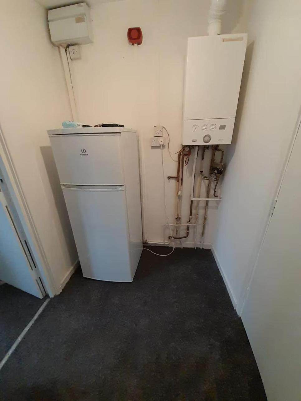 Entire Victoria Park Cardiff Apartment With Free Street Parking Bus 17 And 18 Direct To Cardiff City Centre, Fast Free Wi-Fi エクステリア 写真