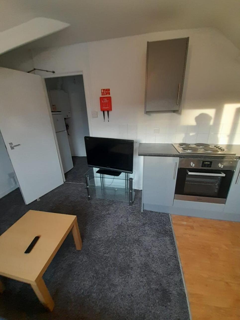 Entire Victoria Park Cardiff Apartment With Free Street Parking Bus 17 And 18 Direct To Cardiff City Centre, Fast Free Wi-Fi エクステリア 写真