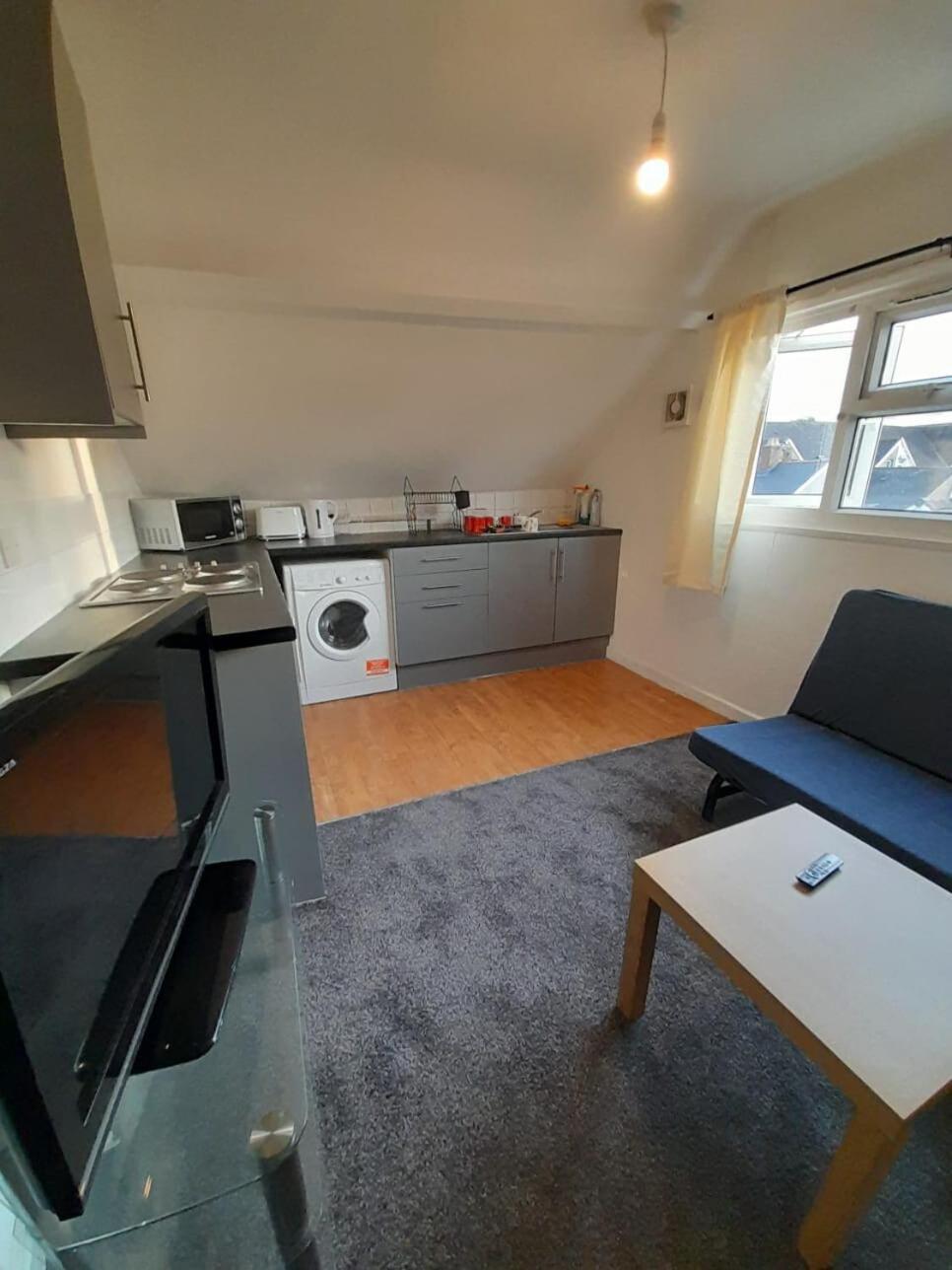 Entire Victoria Park Cardiff Apartment With Free Street Parking Bus 17 And 18 Direct To Cardiff City Centre, Fast Free Wi-Fi エクステリア 写真