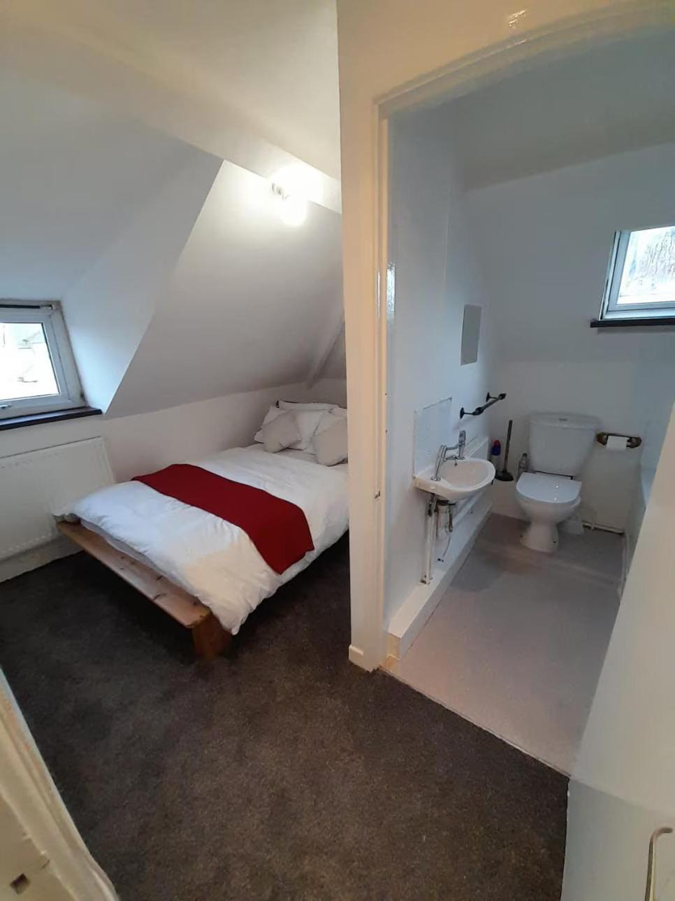 Entire Victoria Park Cardiff Apartment With Free Street Parking Bus 17 And 18 Direct To Cardiff City Centre, Fast Free Wi-Fi エクステリア 写真