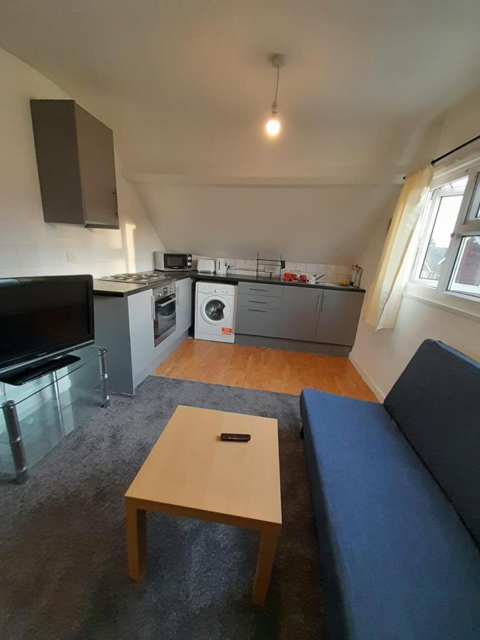 Entire Victoria Park Cardiff Apartment With Free Street Parking Bus 17 And 18 Direct To Cardiff City Centre, Fast Free Wi-Fi エクステリア 写真